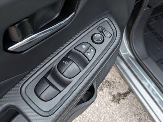 Nissan Versa Sv - Thumbnail 19