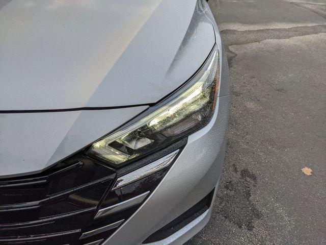 Nissan Versa Sv - Thumbnail 10