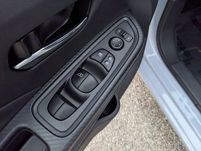 Nissan Versa Sv - Thumbnail 14