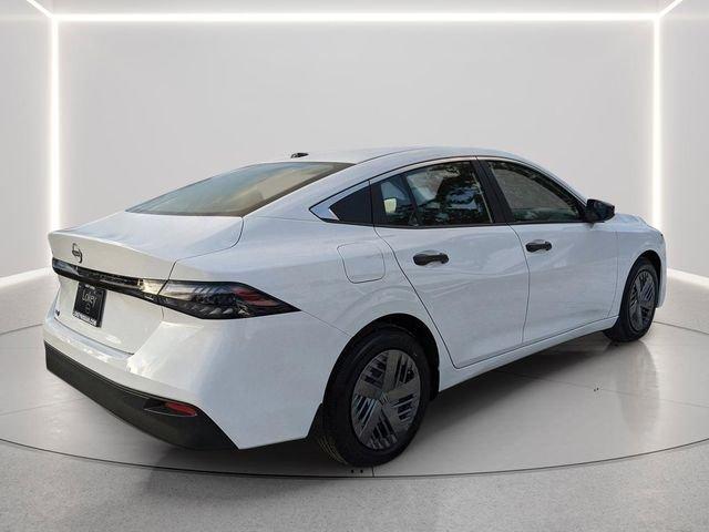 Nissan Sentra S - Thumbnail 6