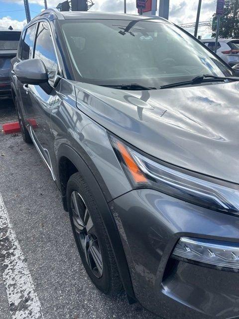 Nissan Rogue Platinum - Thumbnail 3