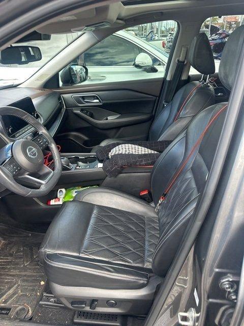 Nissan Rogue Platinum - Thumbnail 4