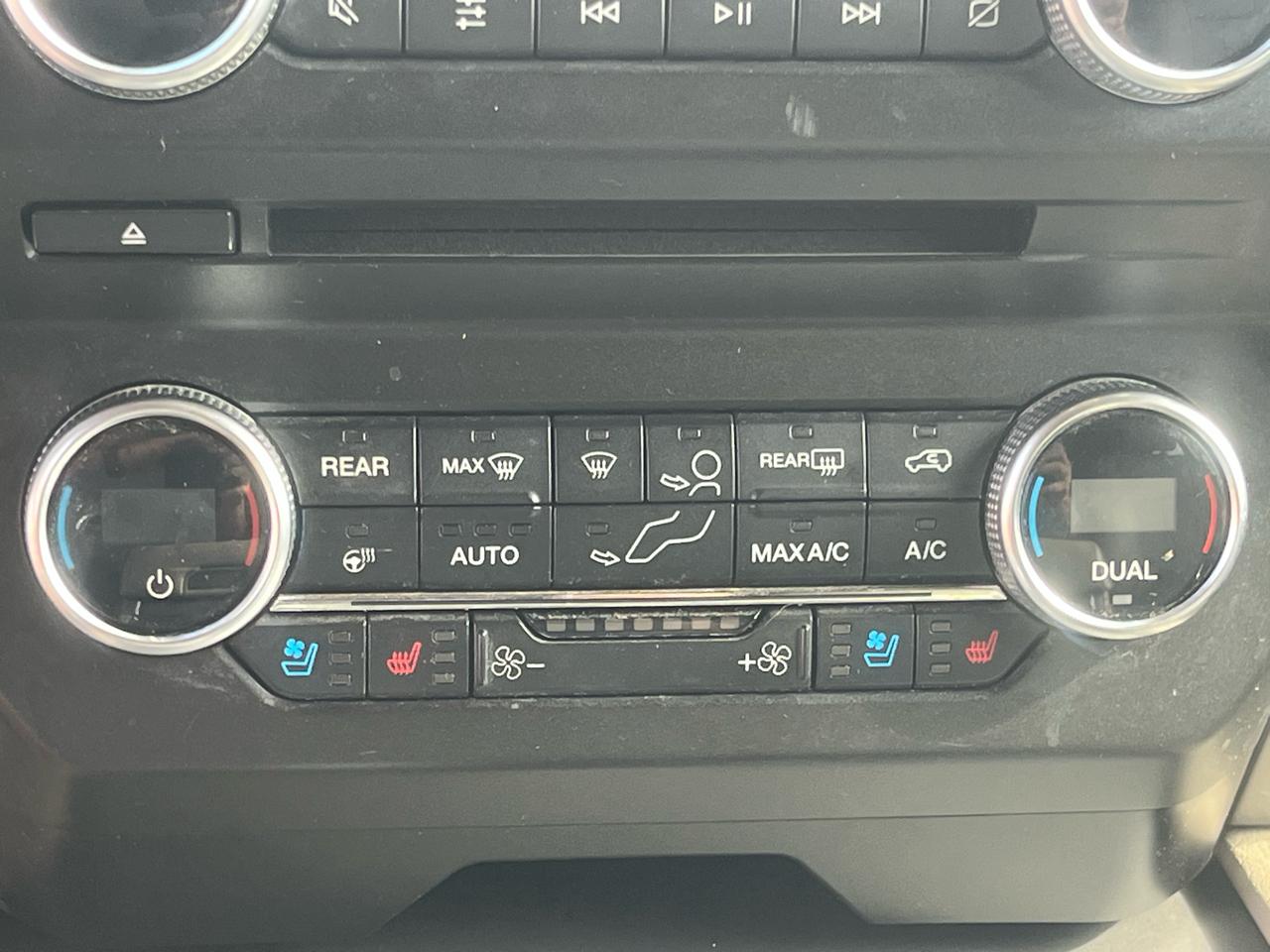 Ford Expeditionxlt 4X2 - Thumbnail 20