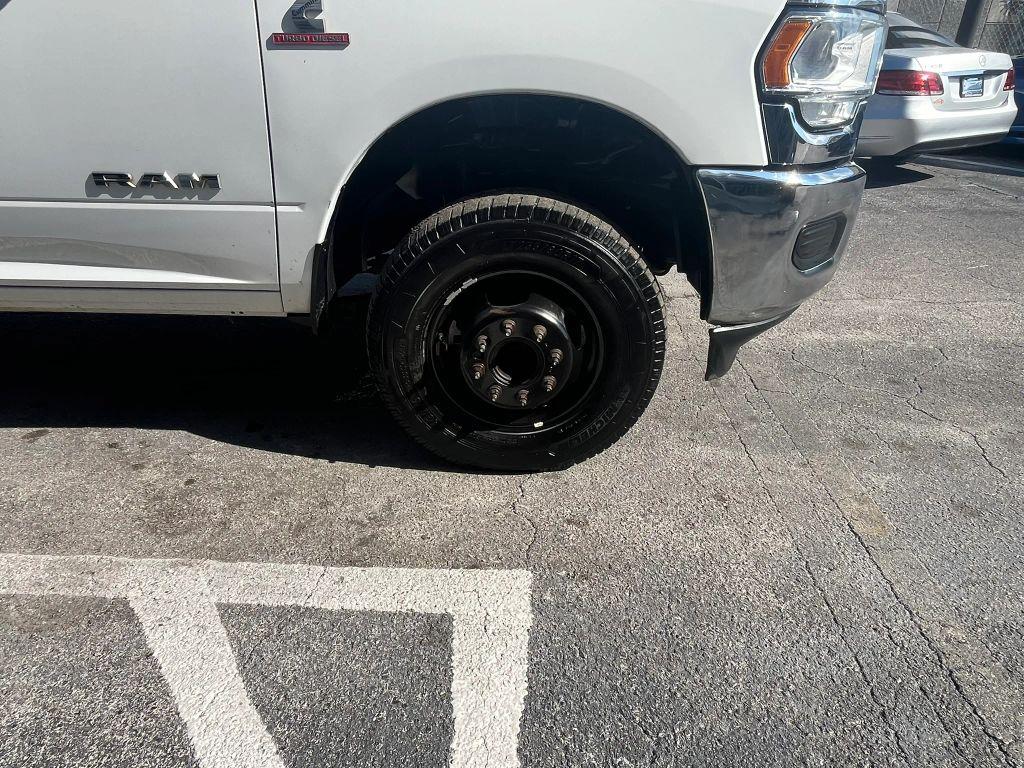 Ram 3500 Crew Cab - Thumbnail 2