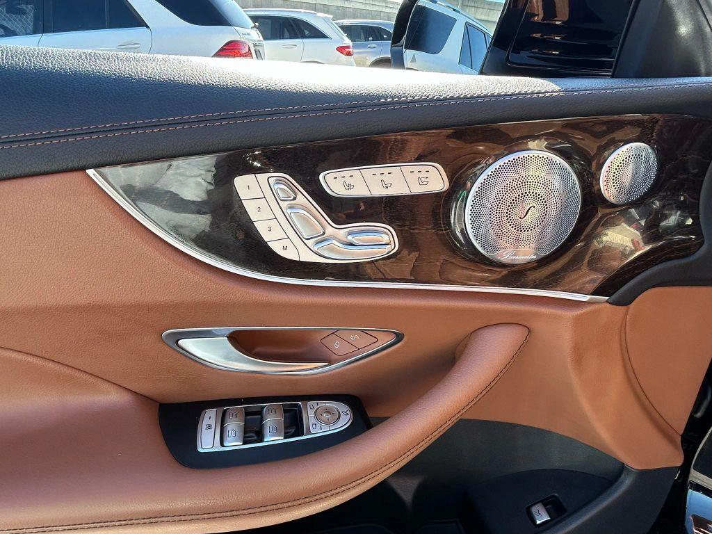 Mercedes-Benz E-Class - Thumbnail 14