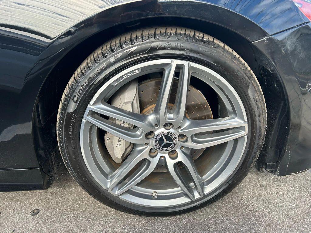 Mercedes-Benz E-Class - Thumbnail 2