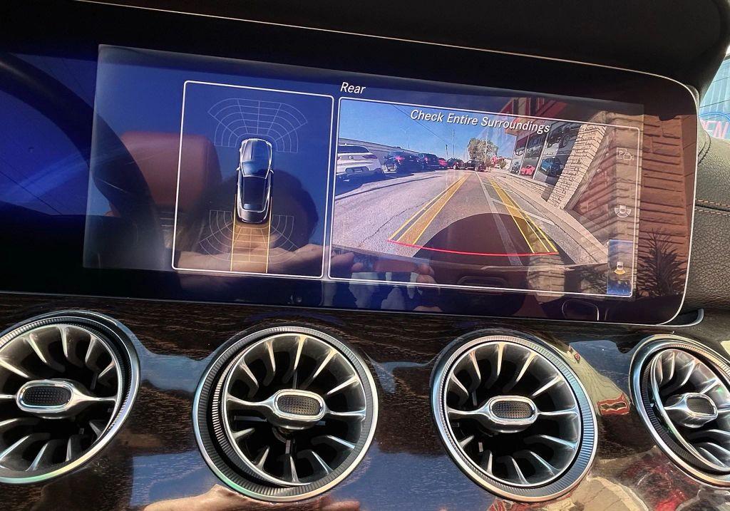 Mercedes-Benz E-Class - Thumbnail 20