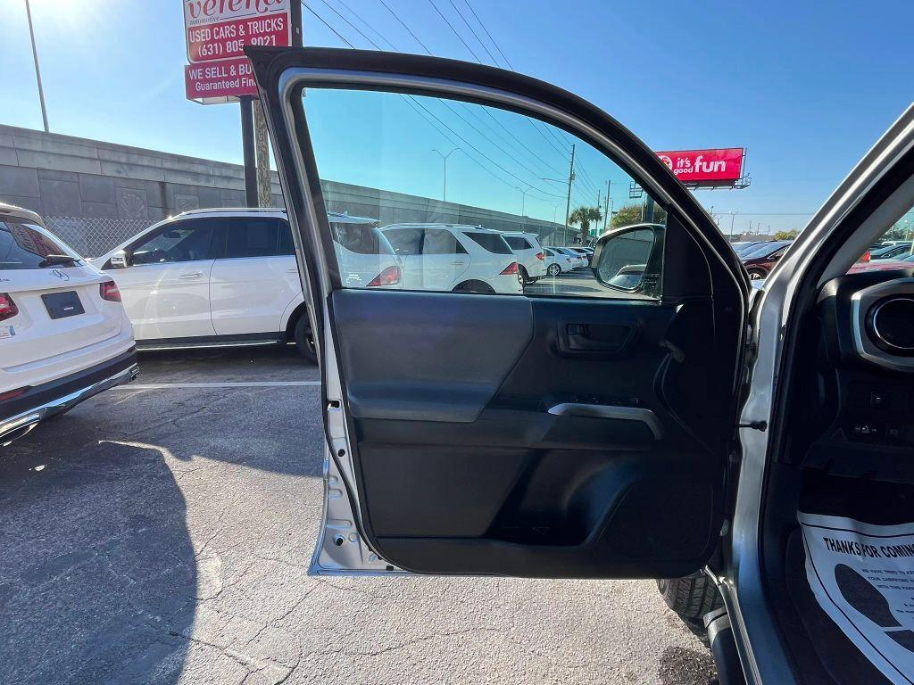 Toyota Tacoma Double Cab - Thumbnail 11