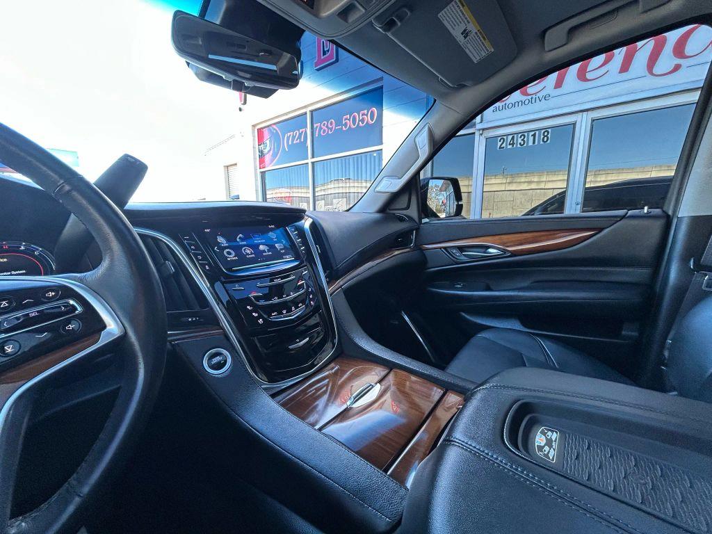 Cadillac Escalade - Thumbnail 18