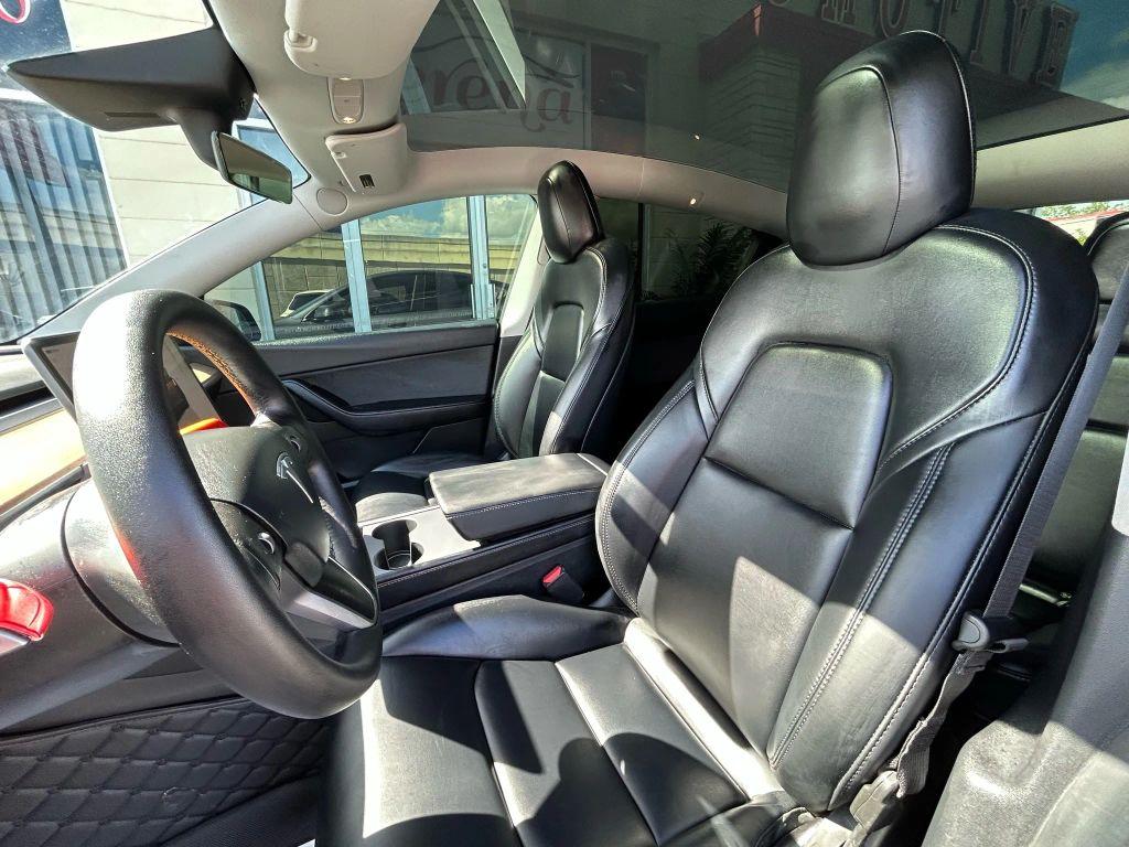 Tesla Model Y - Thumbnail 14