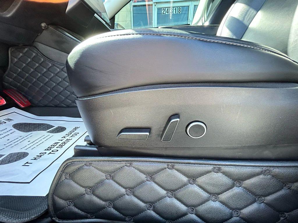 Tesla Model Y - Thumbnail 13