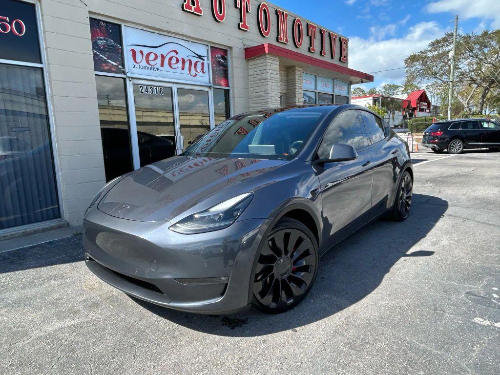 Tesla Model Y - Thumbnail 3