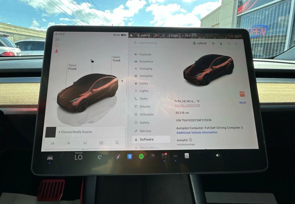 Tesla Model Y - Thumbnail 17