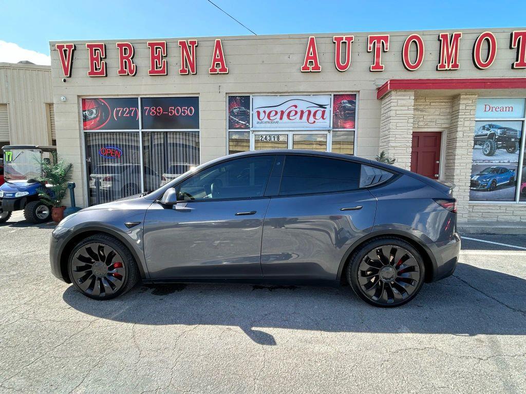 Tesla Model Y - Thumbnail 5