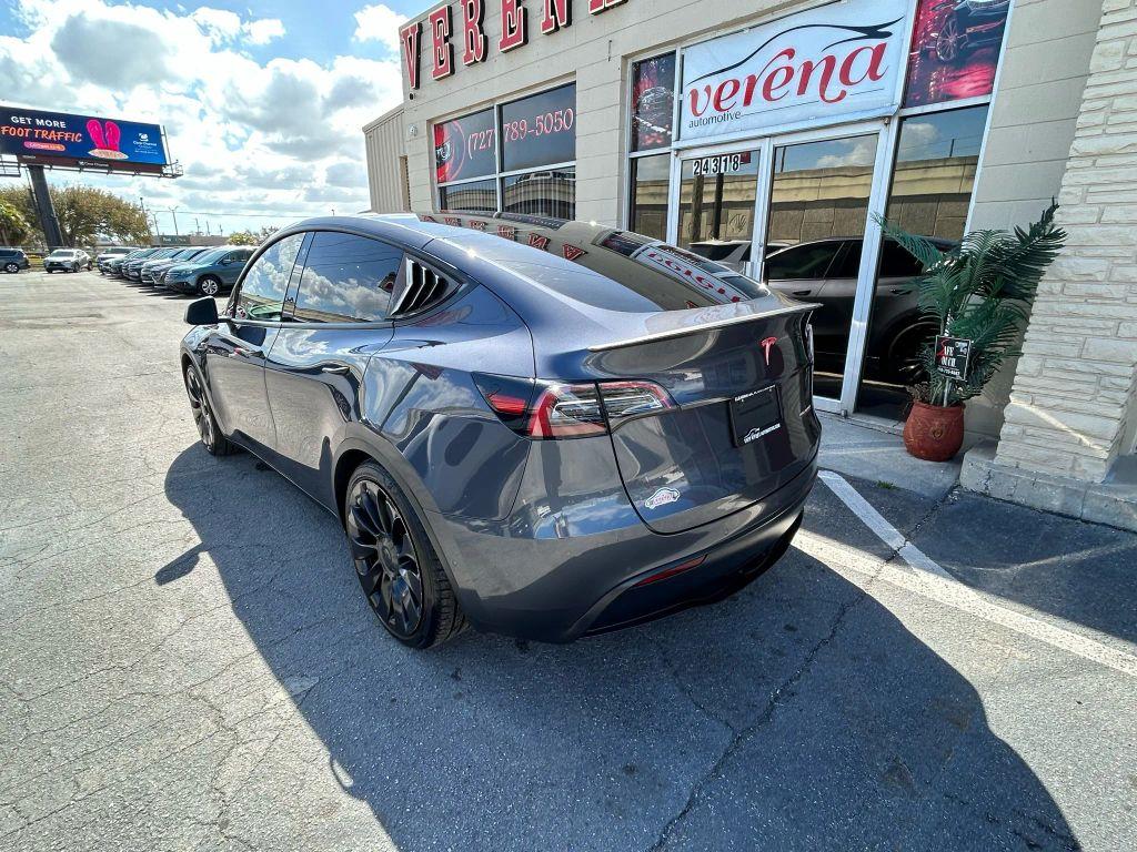 Tesla Model Y - Thumbnail 6