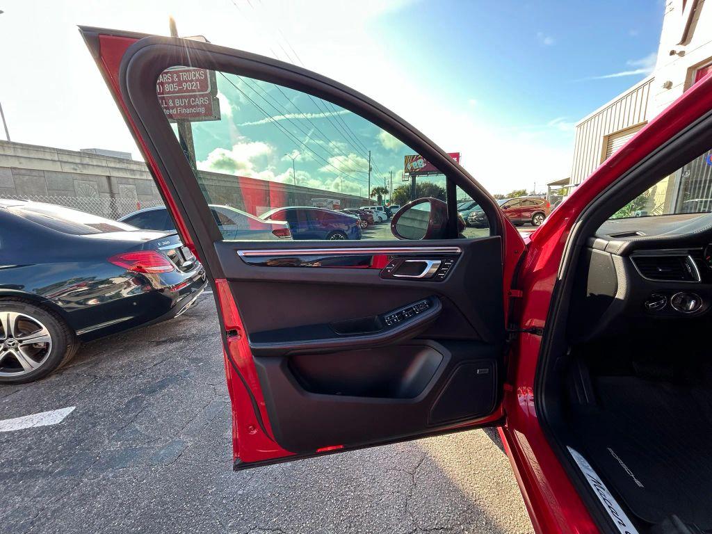 Porsche Macan - Thumbnail 11