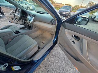 Toyota Camry - Thumbnail 2