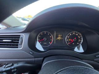 Volkswagen Jetta - Thumbnail 15