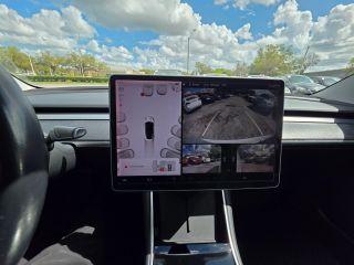 Tesla Model 3 - Thumbnail 5