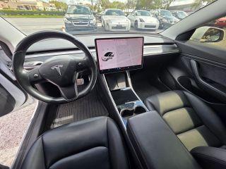 Tesla Model 3 - Thumbnail 15