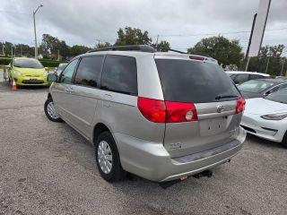 Toyota Sienna - Thumbnail 11