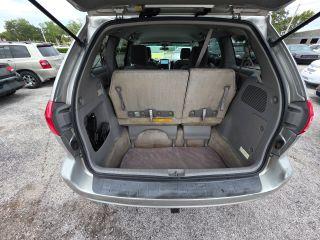 Toyota Sienna - Thumbnail 4