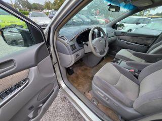 Toyota Sienna - Thumbnail 18