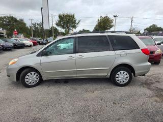Toyota Sienna - Thumbnail 10