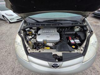 Toyota Sienna - Thumbnail 5