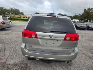 Toyota Sienna - Thumbnail 12