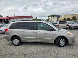 Toyota Sienna - Thumbnail 14