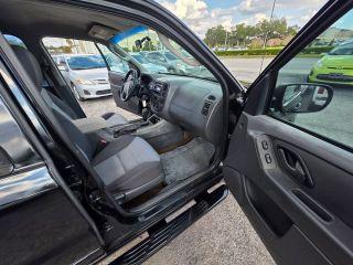 Ford Escape - Thumbnail 2