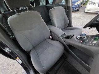 Toyota Prius - Thumbnail 3