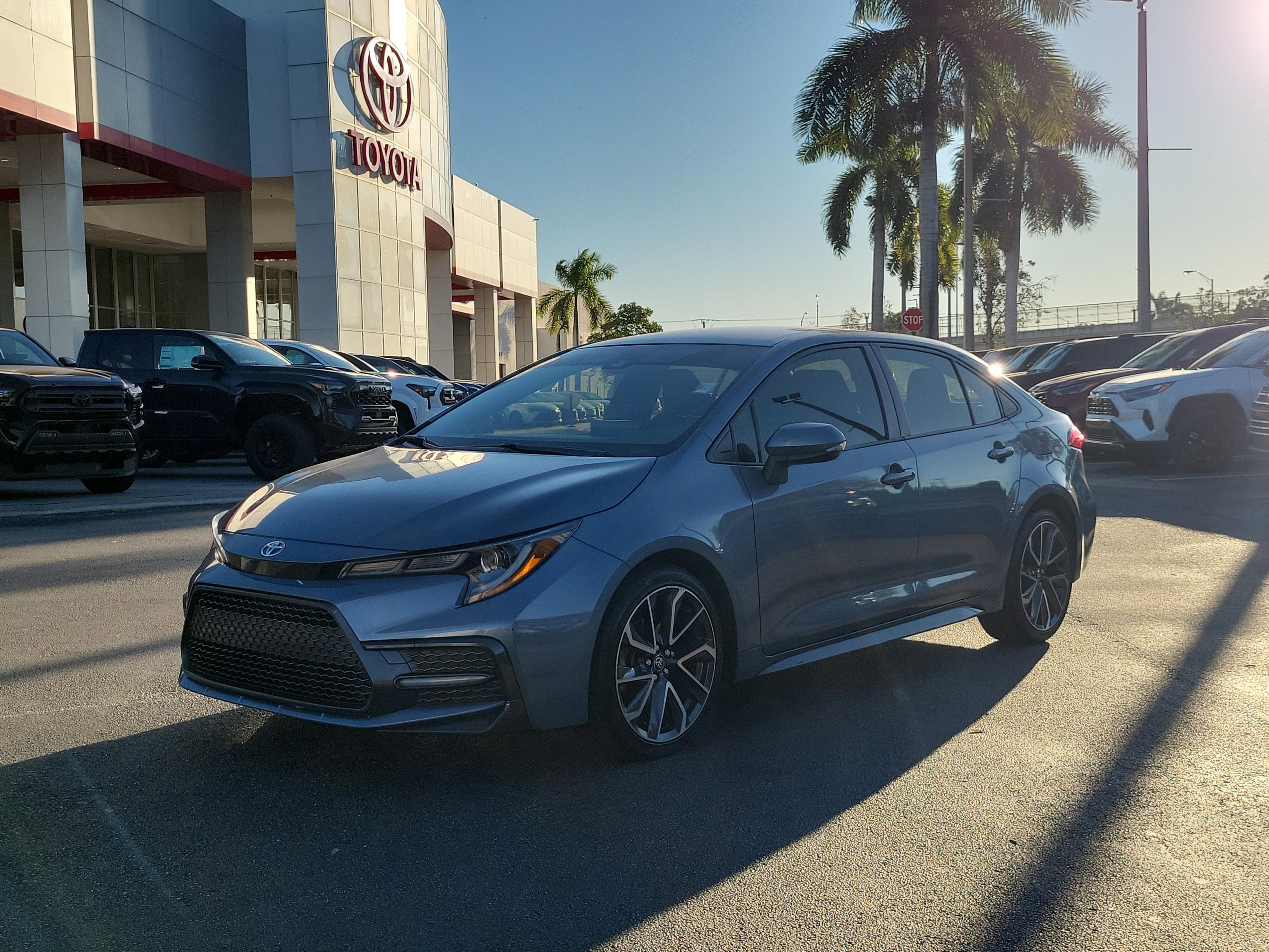 Toyota Corolla Se Fwd - Thumbnail 3