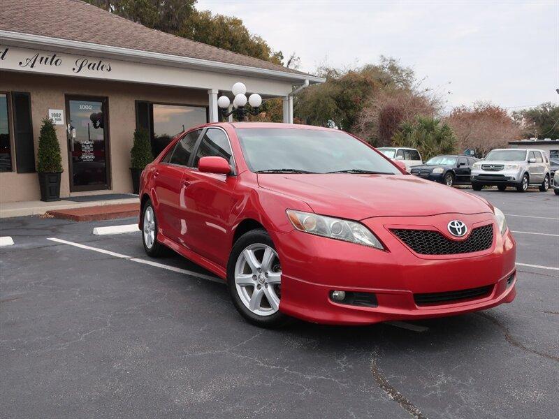 Toyota Camry SE - Thumbnail 3