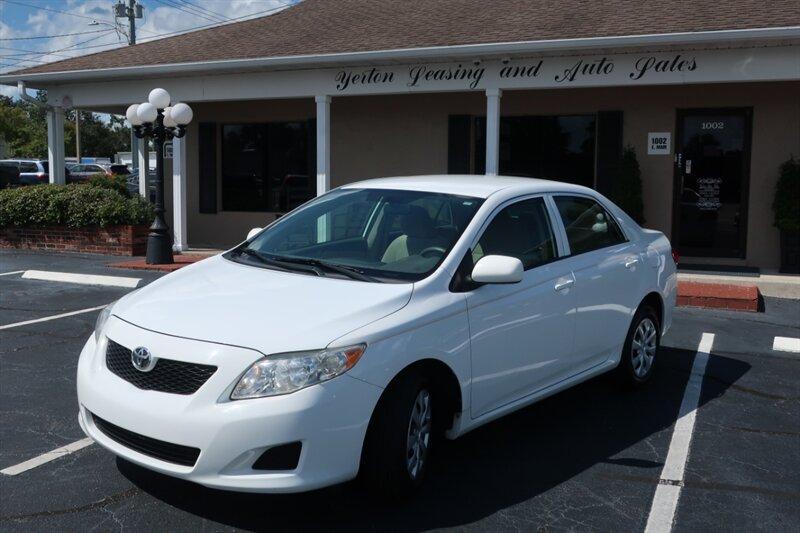 Toyota Corolla LE - View 1