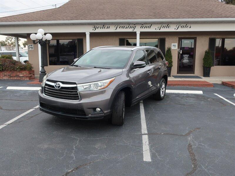 Toyota Highlander XLE - View 1