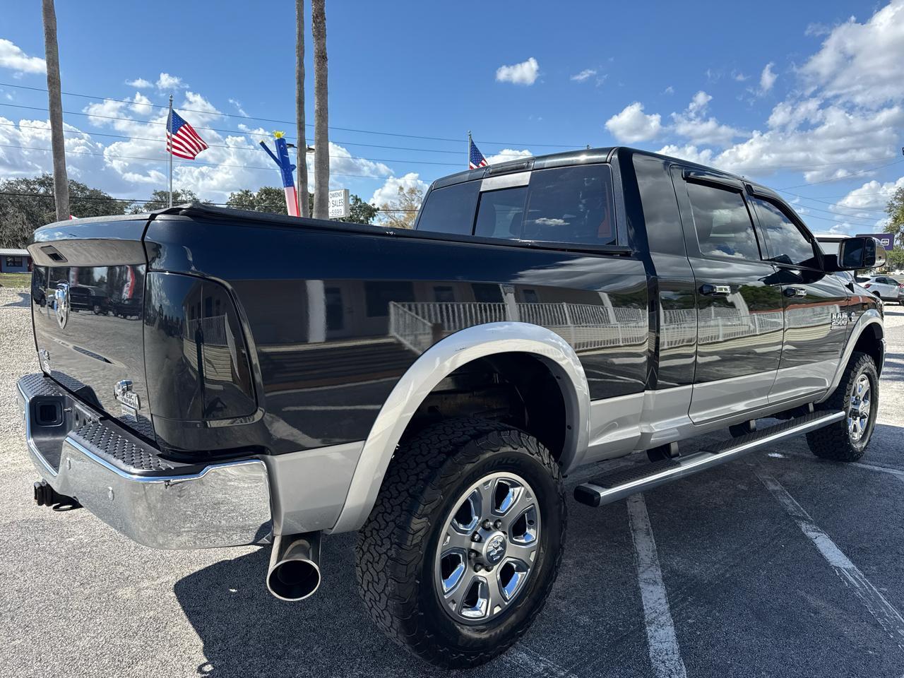 Ram 2500Laramie 4X4 Mega Cab 6'4" Box - Thumbnail 5