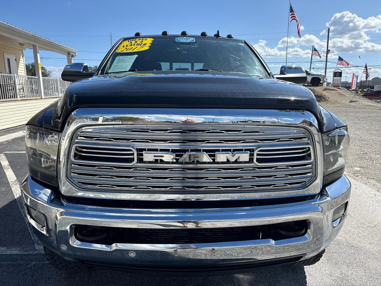 Ram 2500Laramie 4X4 Mega Cab 6'4" Box - Thumbnail 8