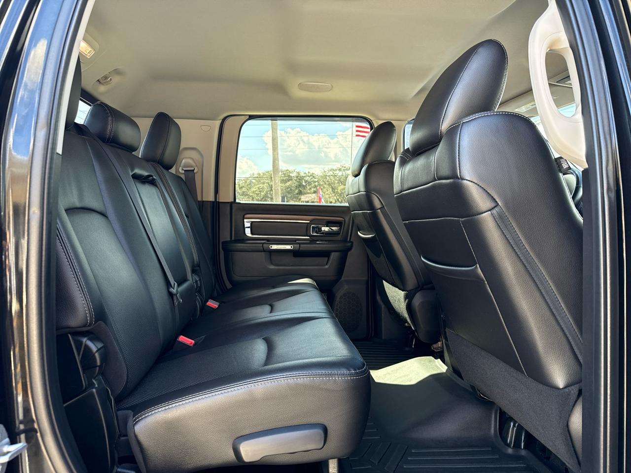 Ram 2500Laramie 4X4 Mega Cab 6'4" Box - Thumbnail 15