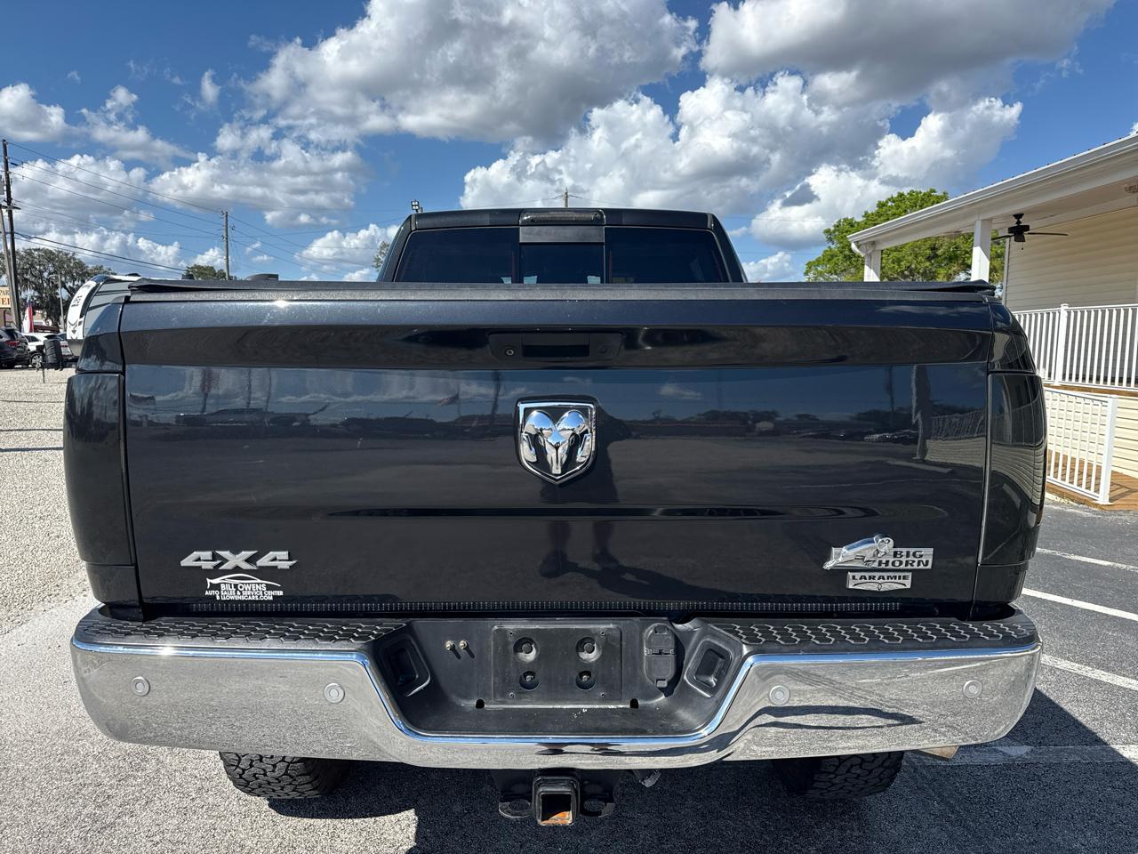 Ram 2500Laramie 4X4 Mega Cab 6'4" Box - Thumbnail 4