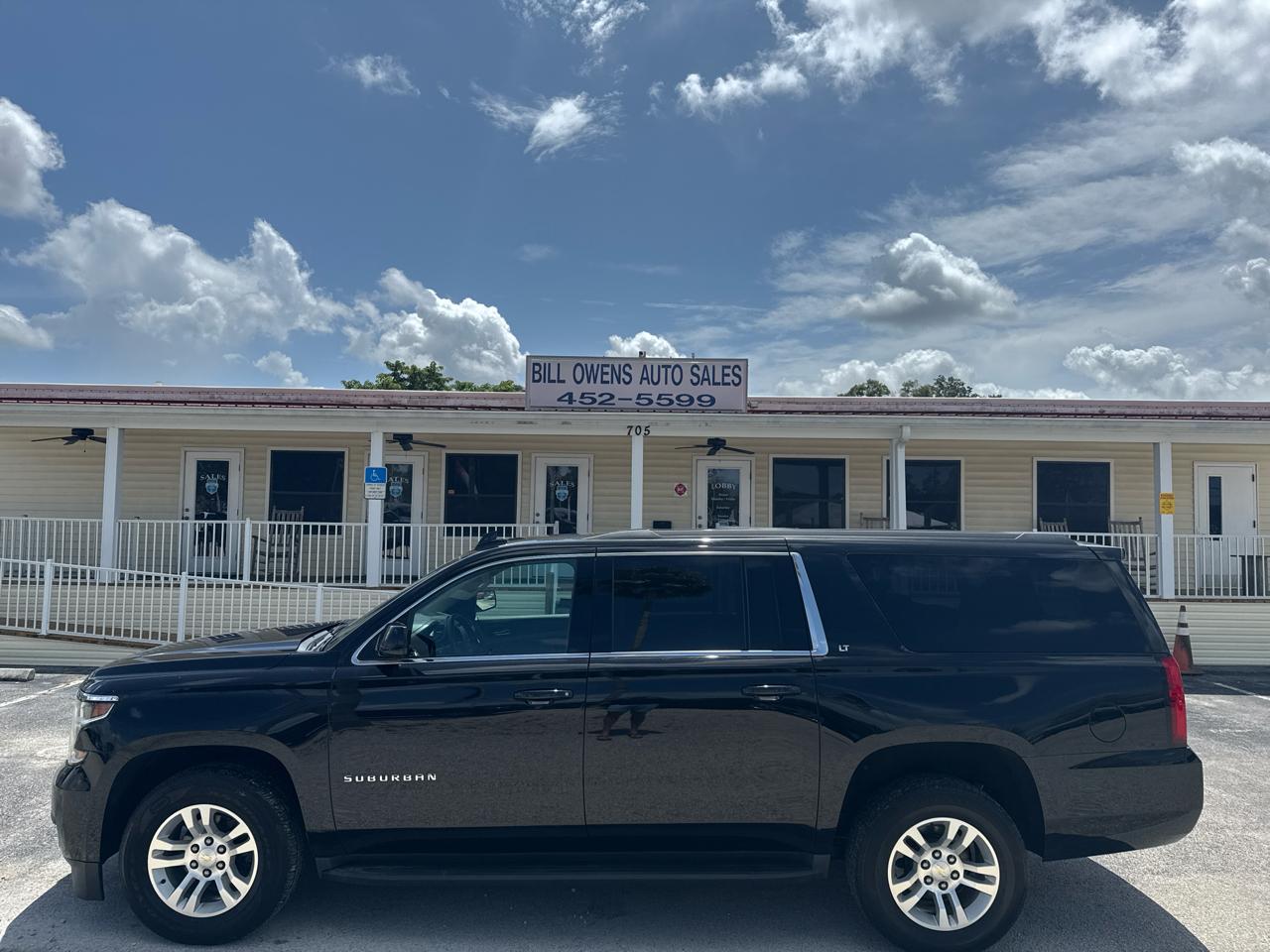 Chevrolet Suburban2Wd 4Dr Lt - Thumbnail 2