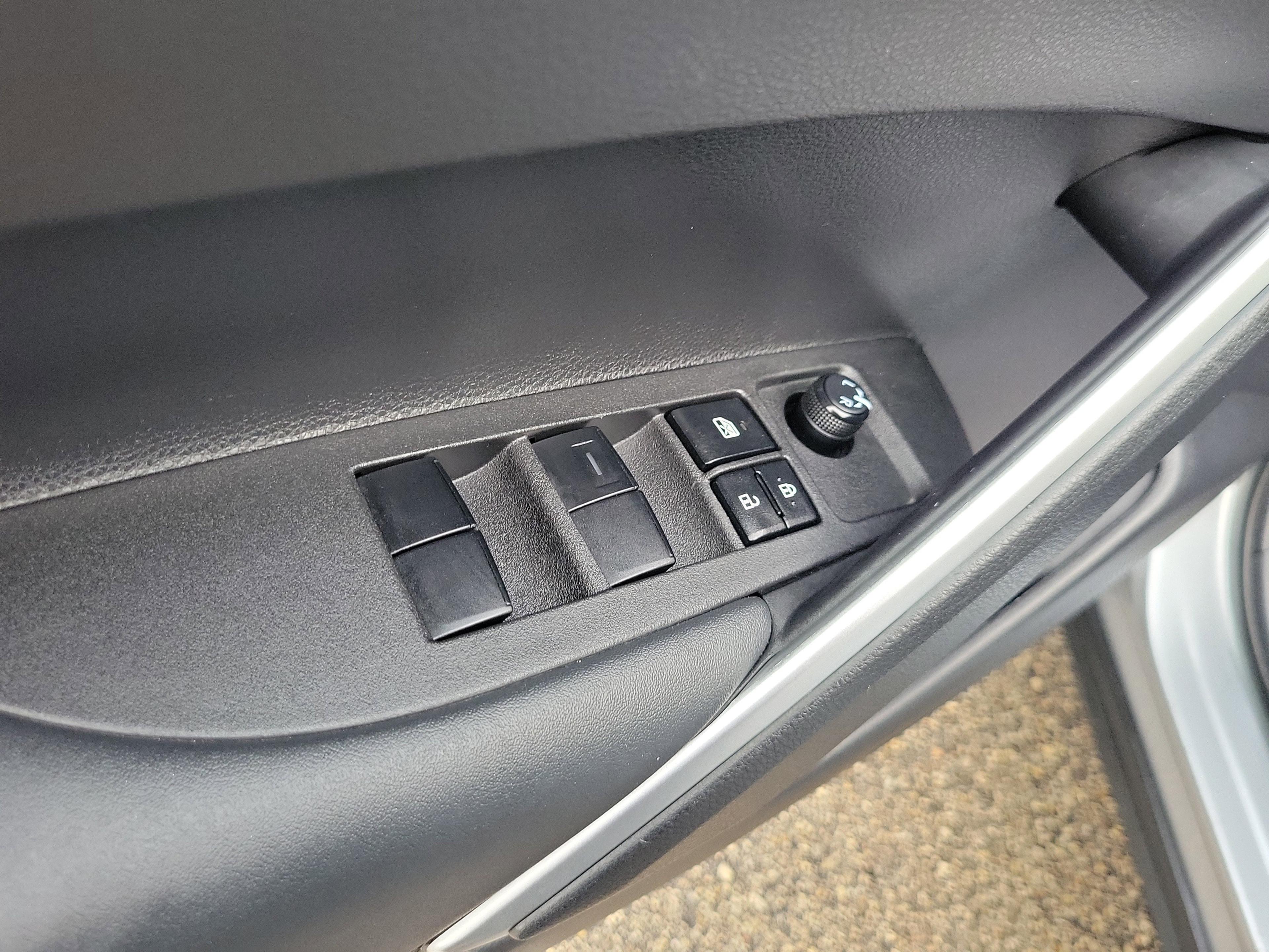 Toyota Corolla Cross Le Fwd - Thumbnail 15