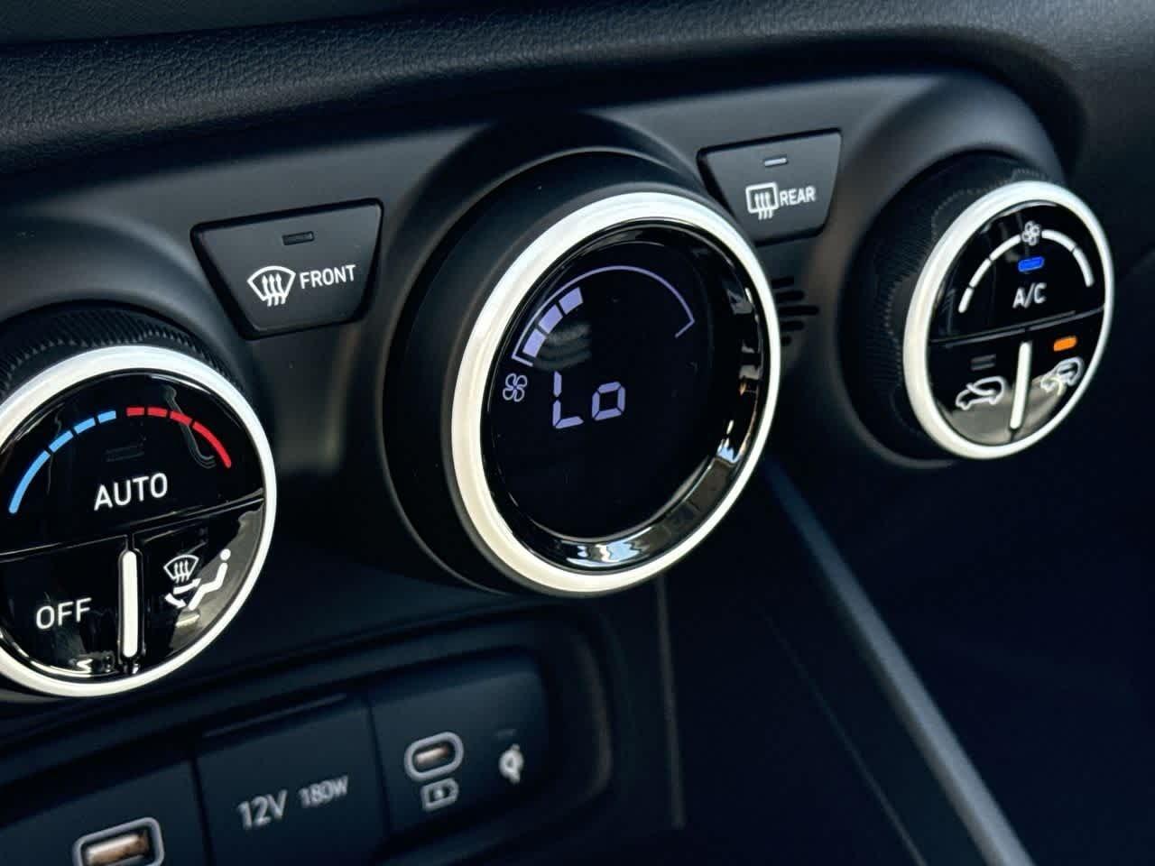 Hyundai Venue Sel W/Two-Tone Roof Fwd Sport Utility - Thumbnail 20