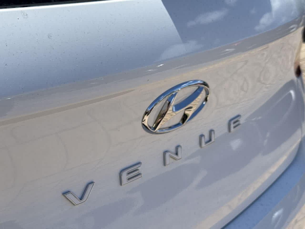 Hyundai Venue Sel W/Two-Tone Roof Fwd Sport Utility - Thumbnail 10