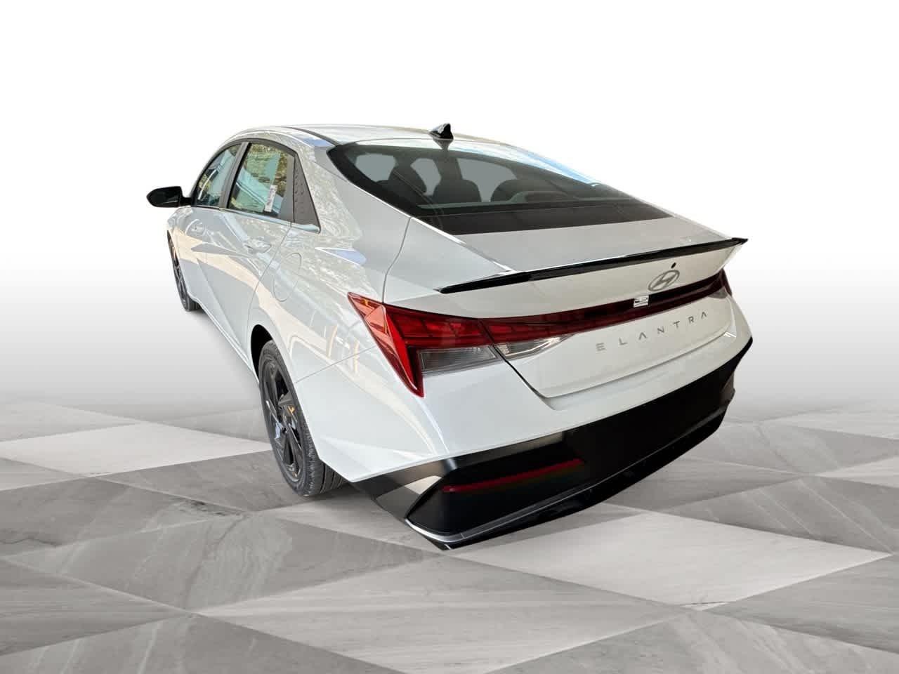 Hyundai Elantra Sel Sport Premium Fwd 4Dr Car - Thumbnail 6