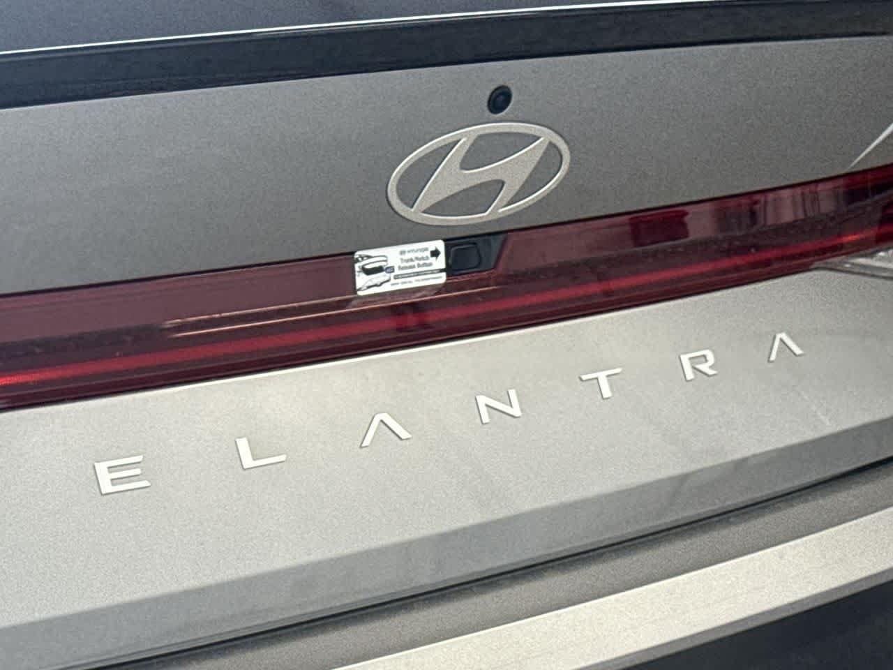 Hyundai Elantra Sel Sport Premium Fwd 4Dr Car - Thumbnail 10