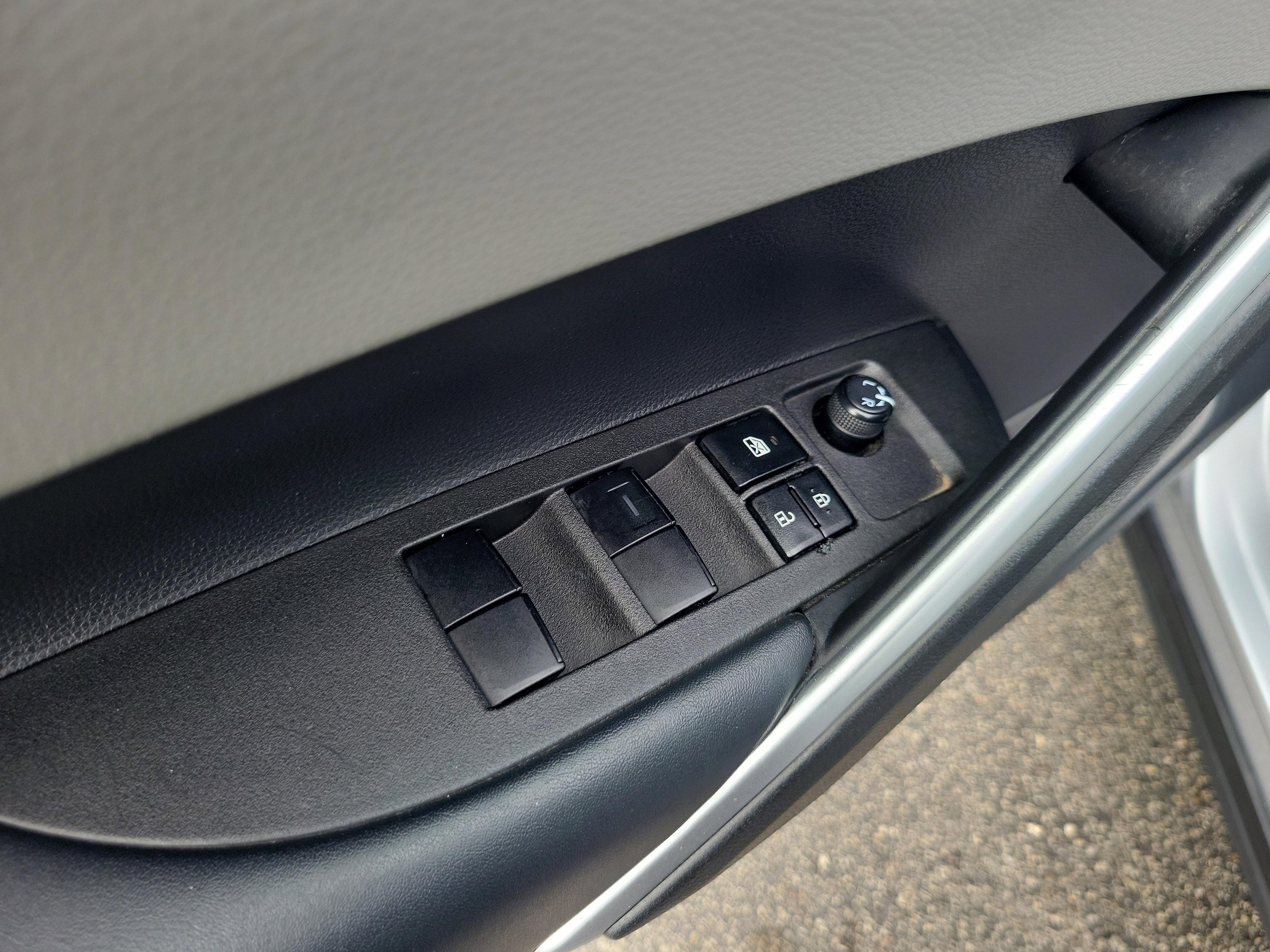 Toyota Corolla Cross L Awd - Thumbnail 14