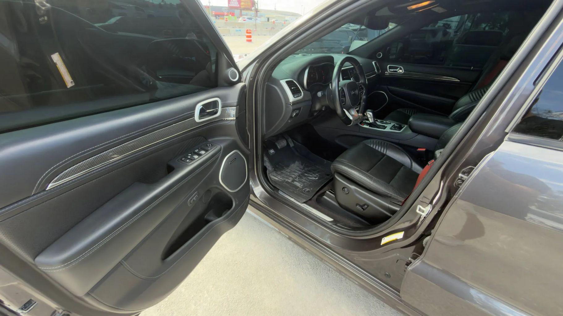 Jeep Grand Cherokee - Thumbnail 2