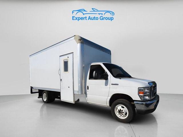 Ford E-Series Cutaway E-450 DRW 176" WB - View 1